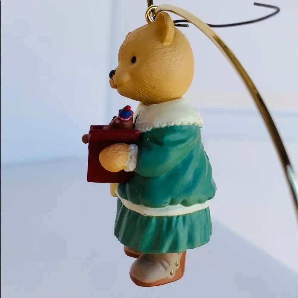 1996 Hallmark Bear 